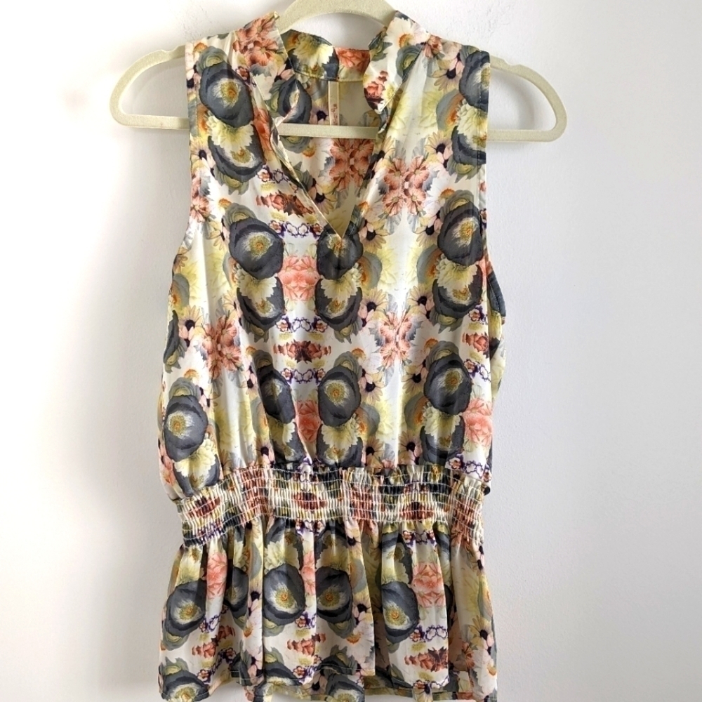 VINTAGE Pop Art Photo Realistic Floral Print Sleeveless Peplum Top